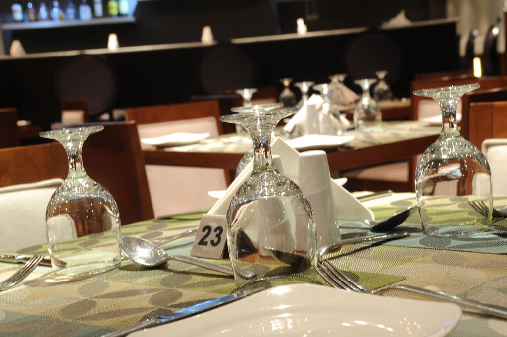 Holiday Bahrain Hotel Al Manamah Esterno foto