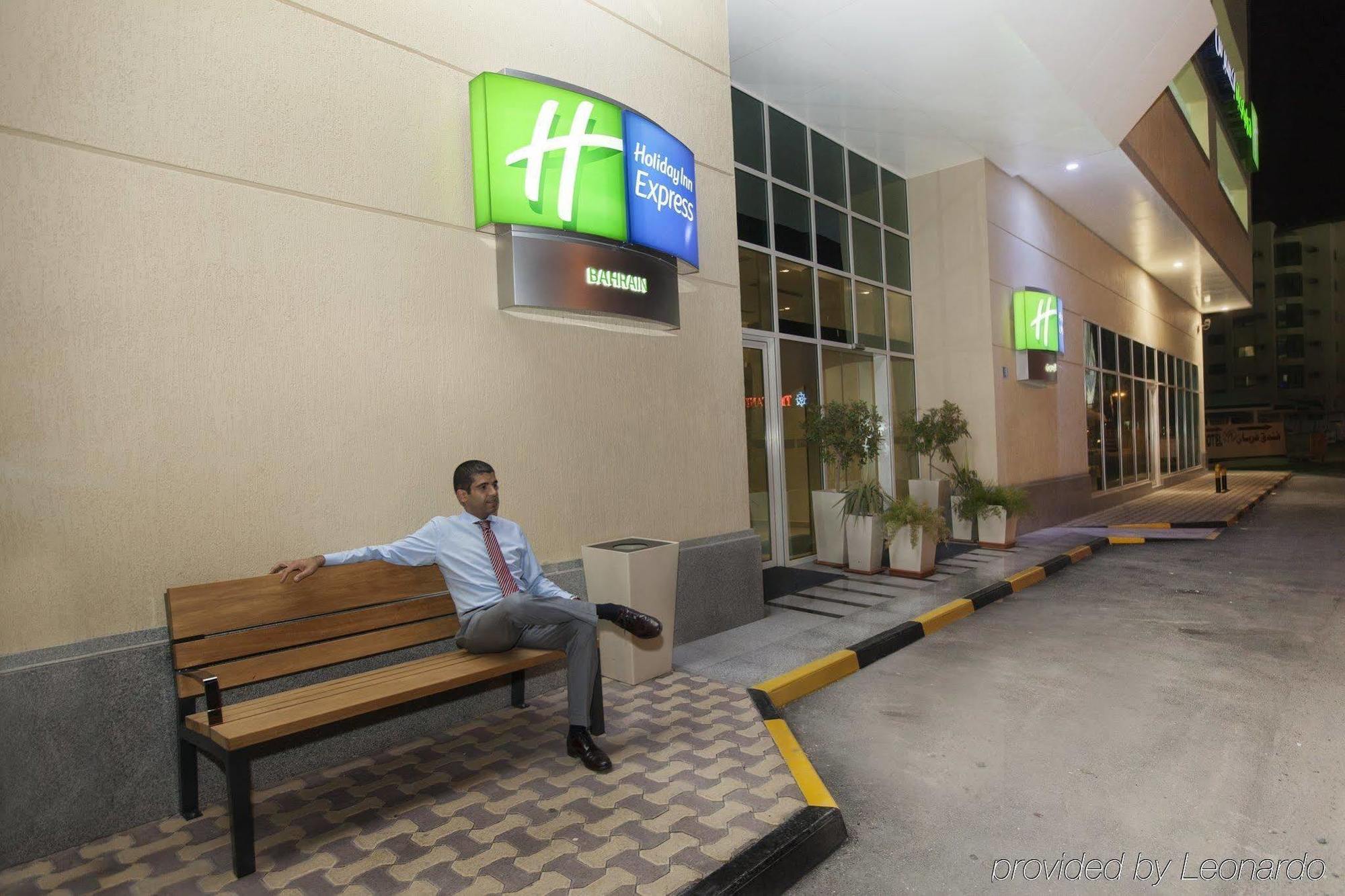 Holiday Bahrain Hotel Al Manamah Esterno foto